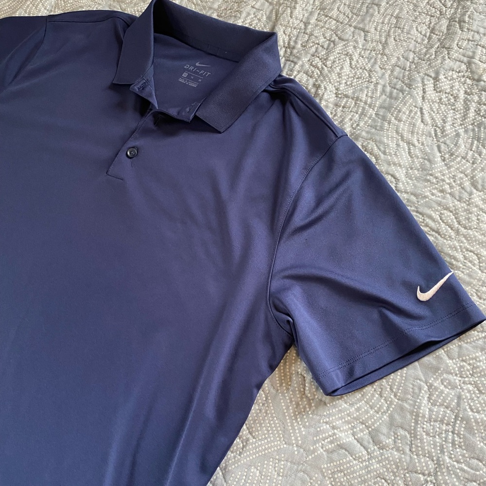 XL Nike Golf Polo ⛳️ XL Clean and in great used shape . Lightweight NIKE